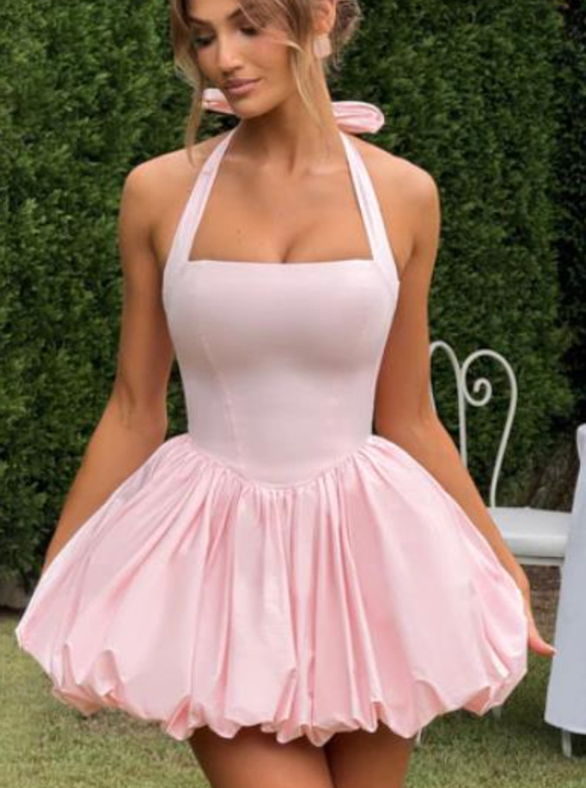 Kleid mit Punktmuster, Neckhol – Y2K Backless Halter Mini Dress Bewertung und Preis